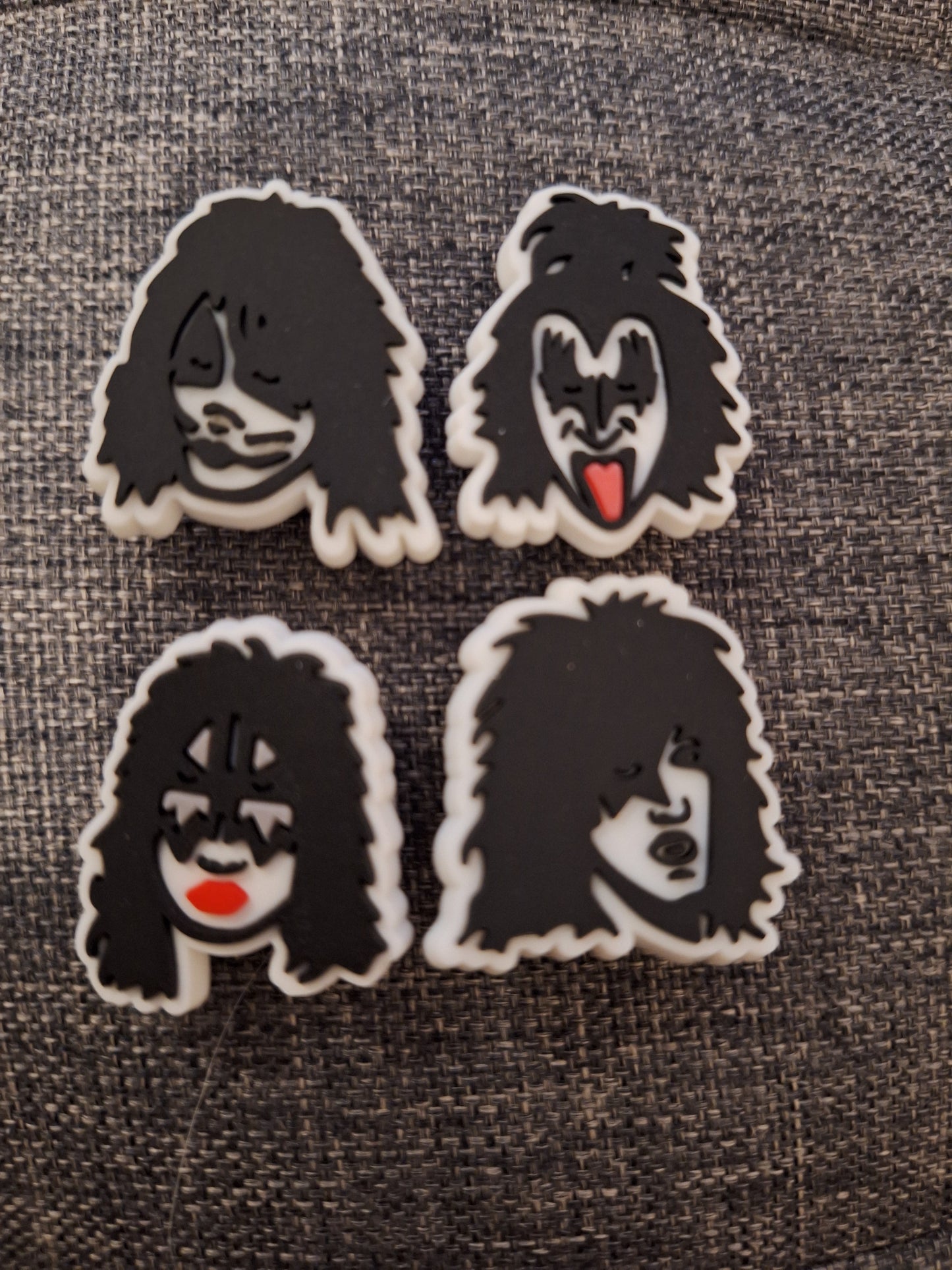 Shoe charms kiss