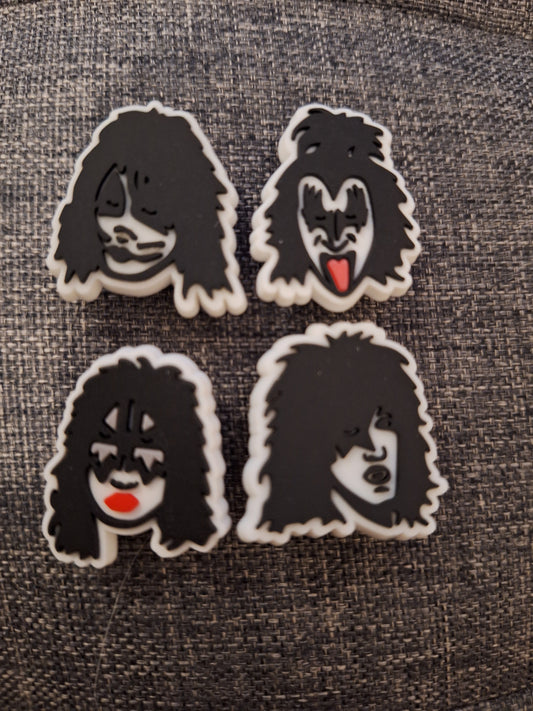 Shoe charms kiss